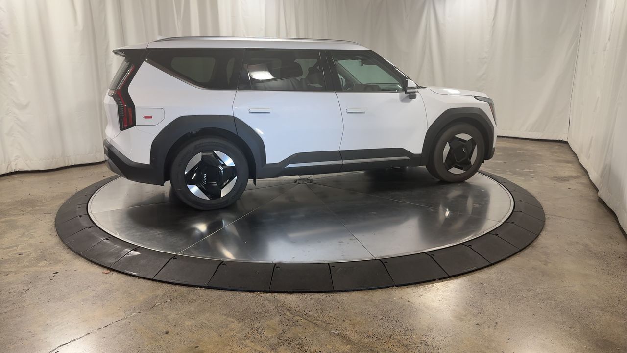 2026 Kia EV9 Wind photo 2