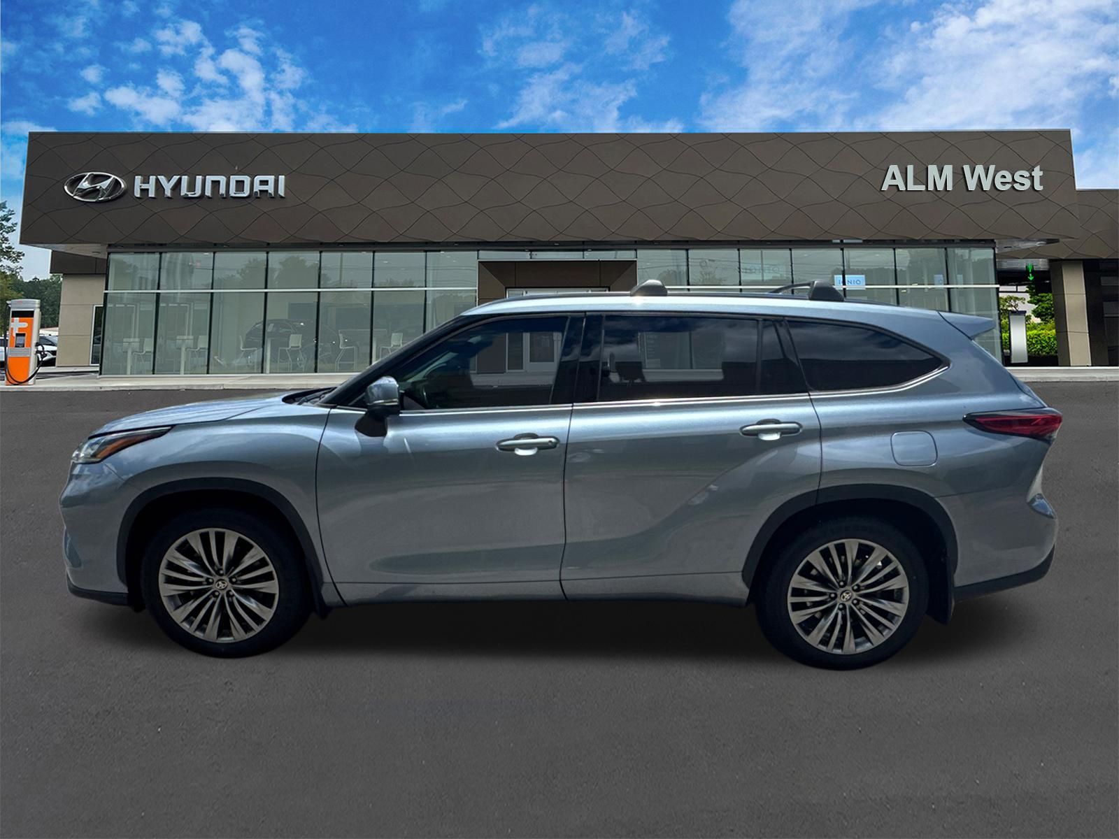 Used 2021  Toyota Platinum image 8