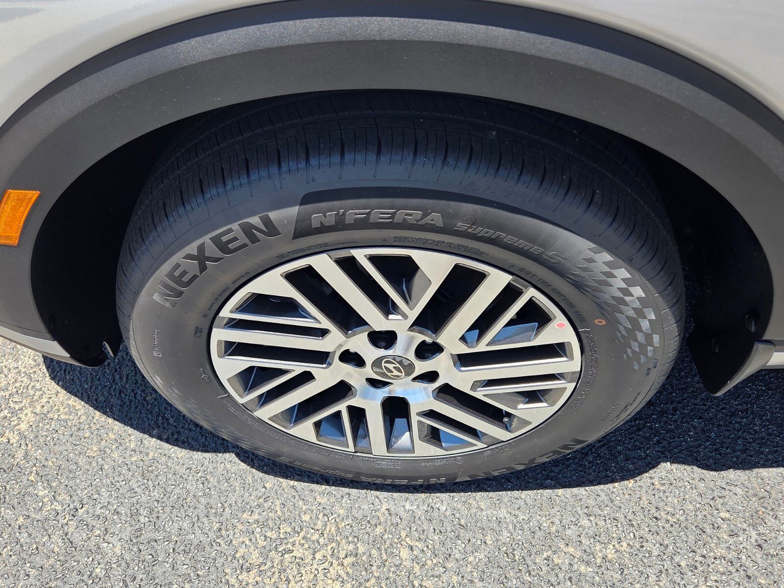 New 2026 Silver HYUNDAI SEL image 18