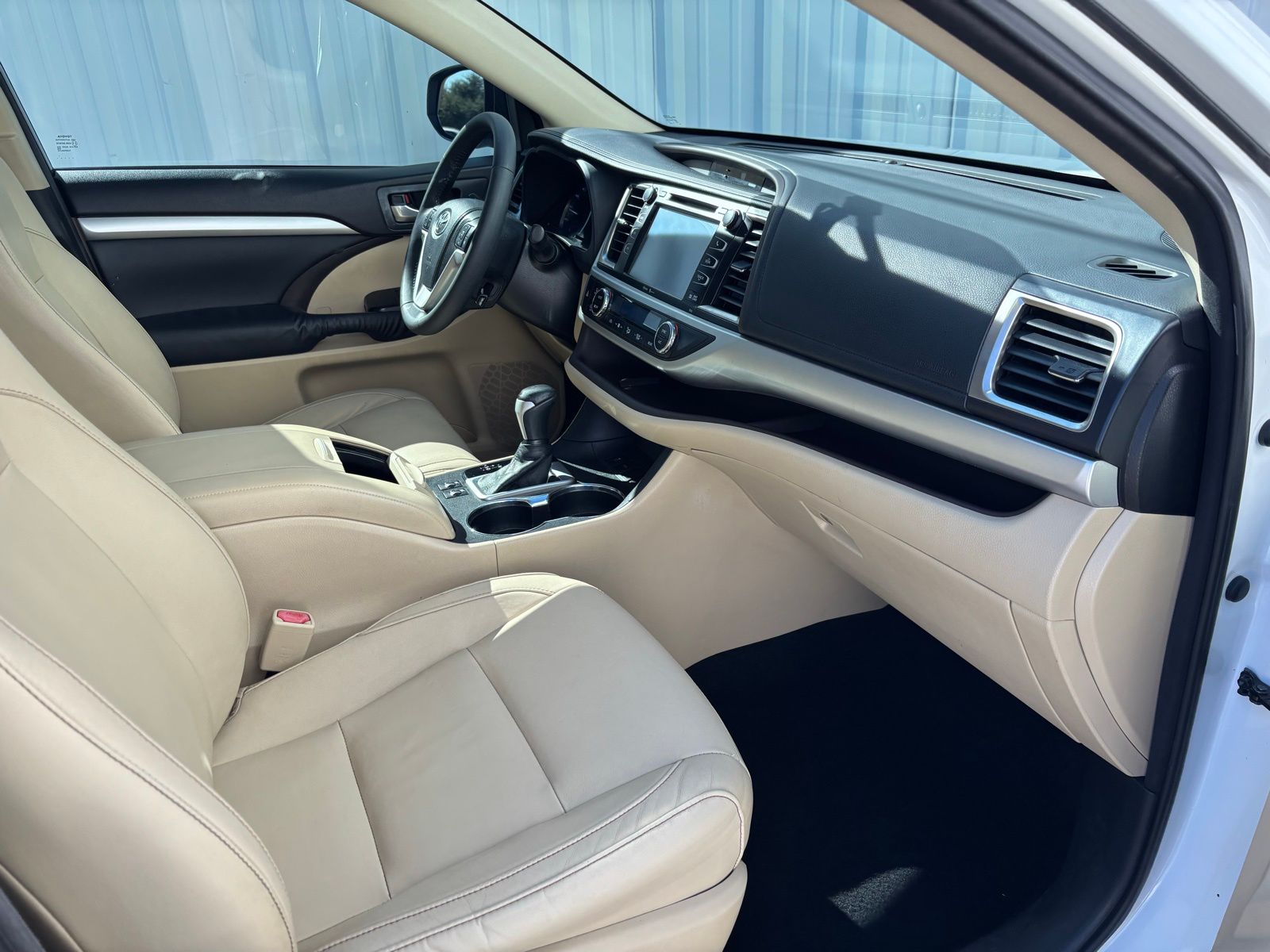 Used Car 2015 Toyota Highlander  Xle V6 For Sale Under $20,000 In Austin, Texas