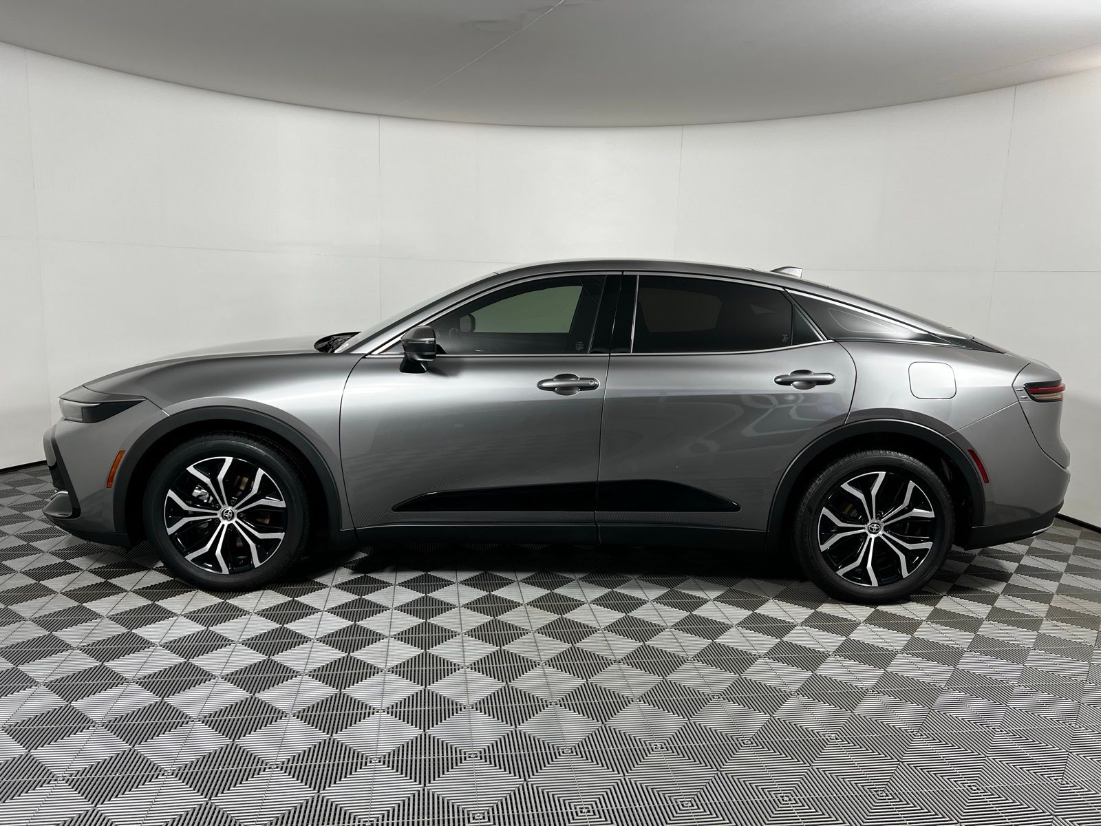 Thumbnail: 2023 Toyota Crown - 8