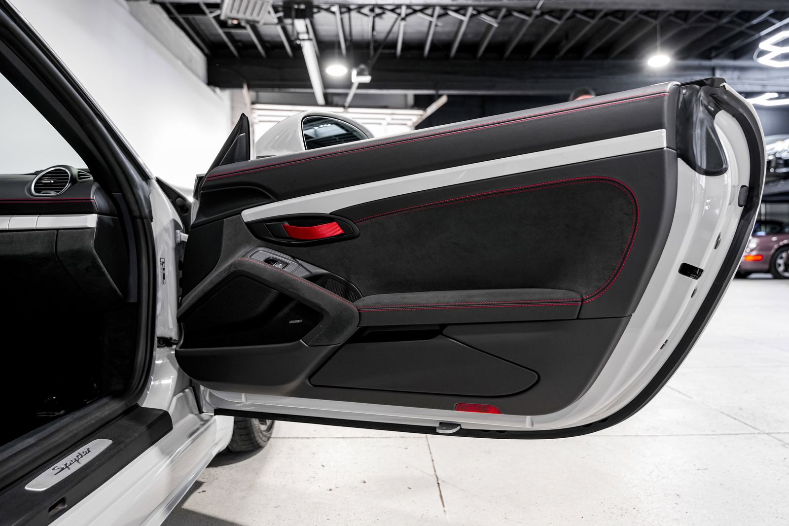 2022 Porsche 718 Spyder Base — photo 23