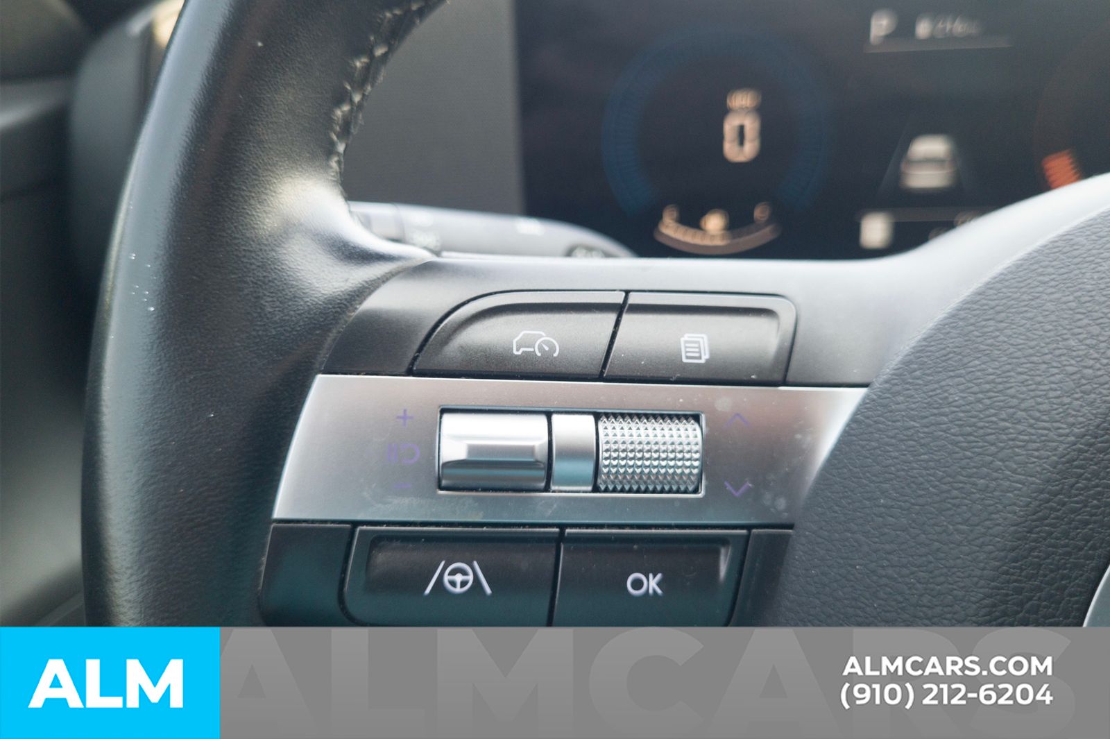Used 2025 Abyss Black Hyundai SEL image 12