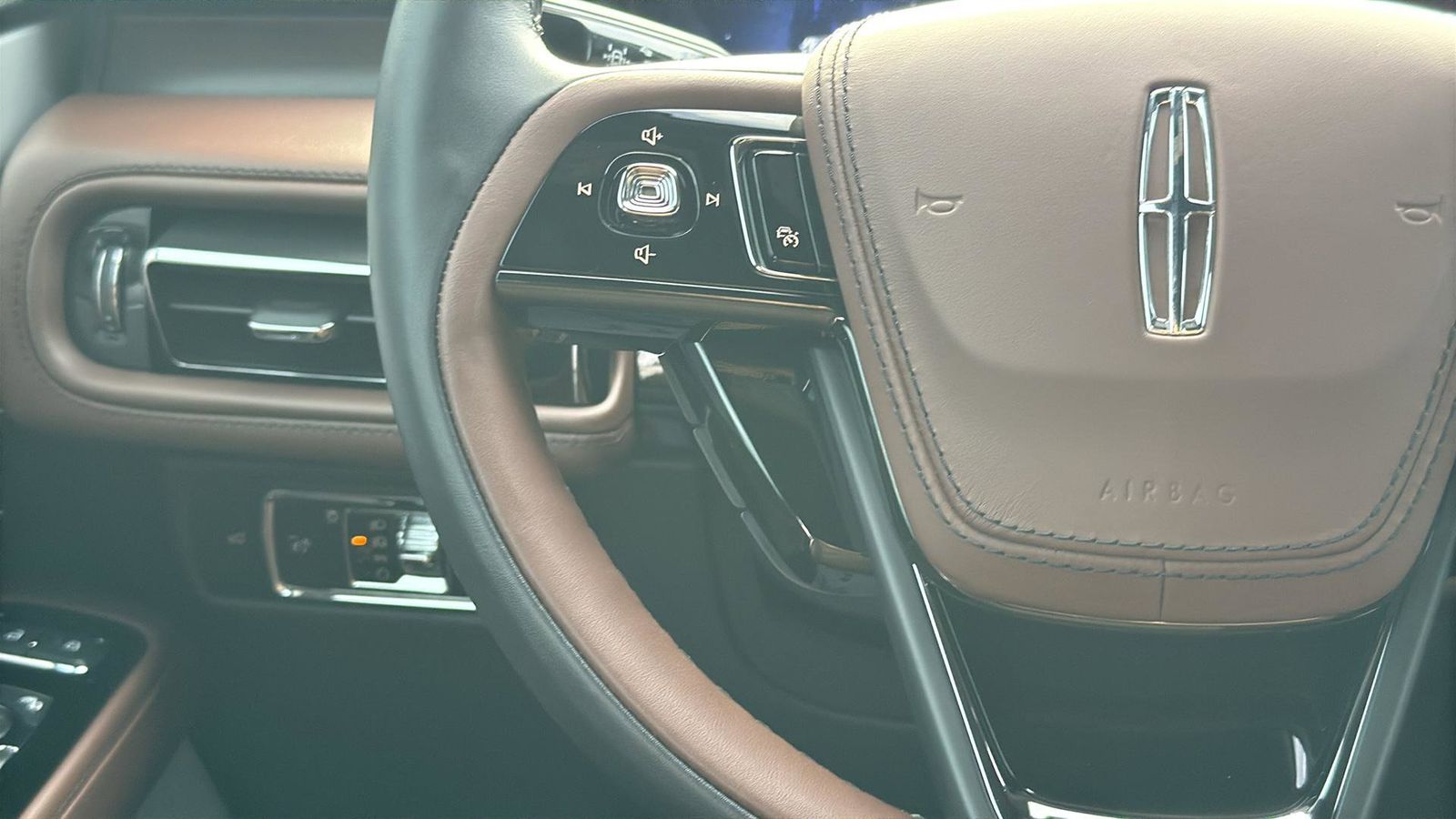 Used Car 2025 Lincoln Aviator  Reserve For Sale Under $70,000 In Austin, Texas