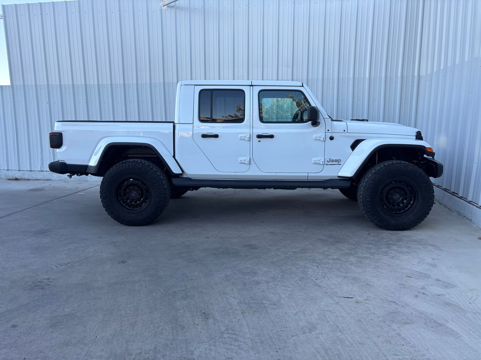 Used Car 2022 Jeep Gladiator  Overland For Sale Under $40,000 In Austin, Texas
