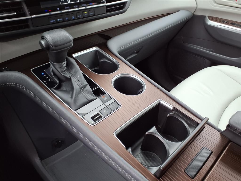 2022 Toyota Sienna LE White at AutoSavvy Houston Southwest