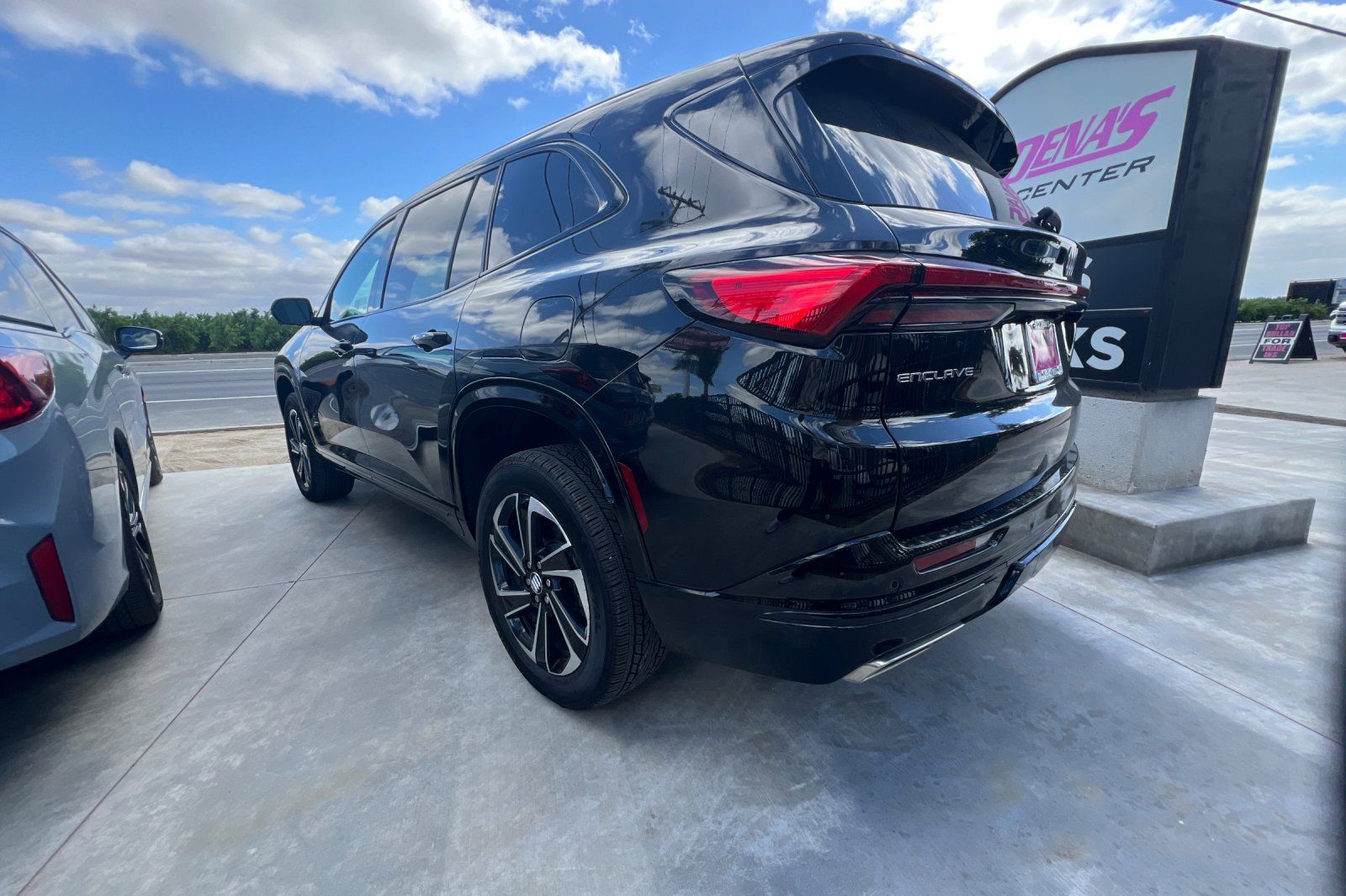 View vehicle photo 7