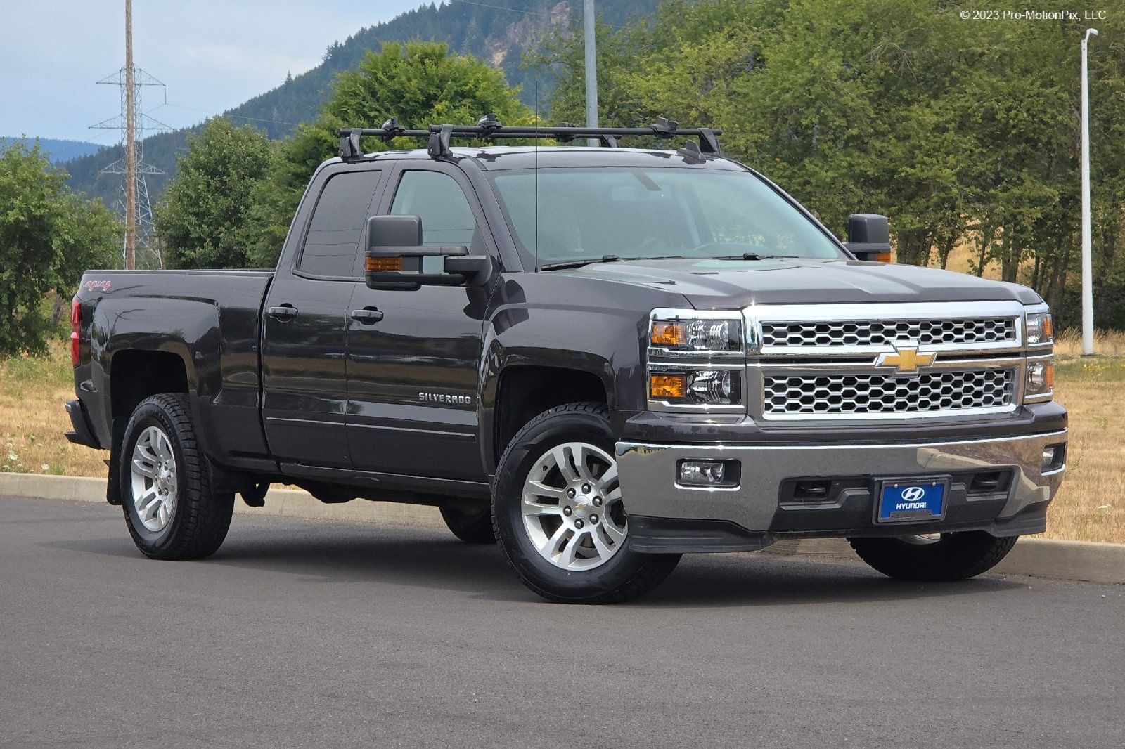 Gray (Tungsten Metallic) 2015 Chevrolet Silverado 1500 Pickup Truck Four-Wheel Drive 6-Speed Automatic Overdrive