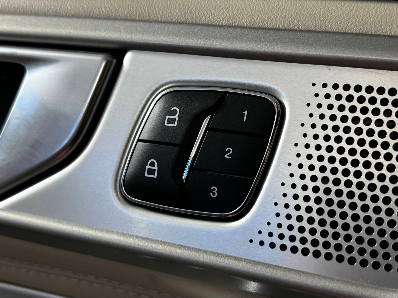 Thumbnail: 2022 Ford Explorer - 15