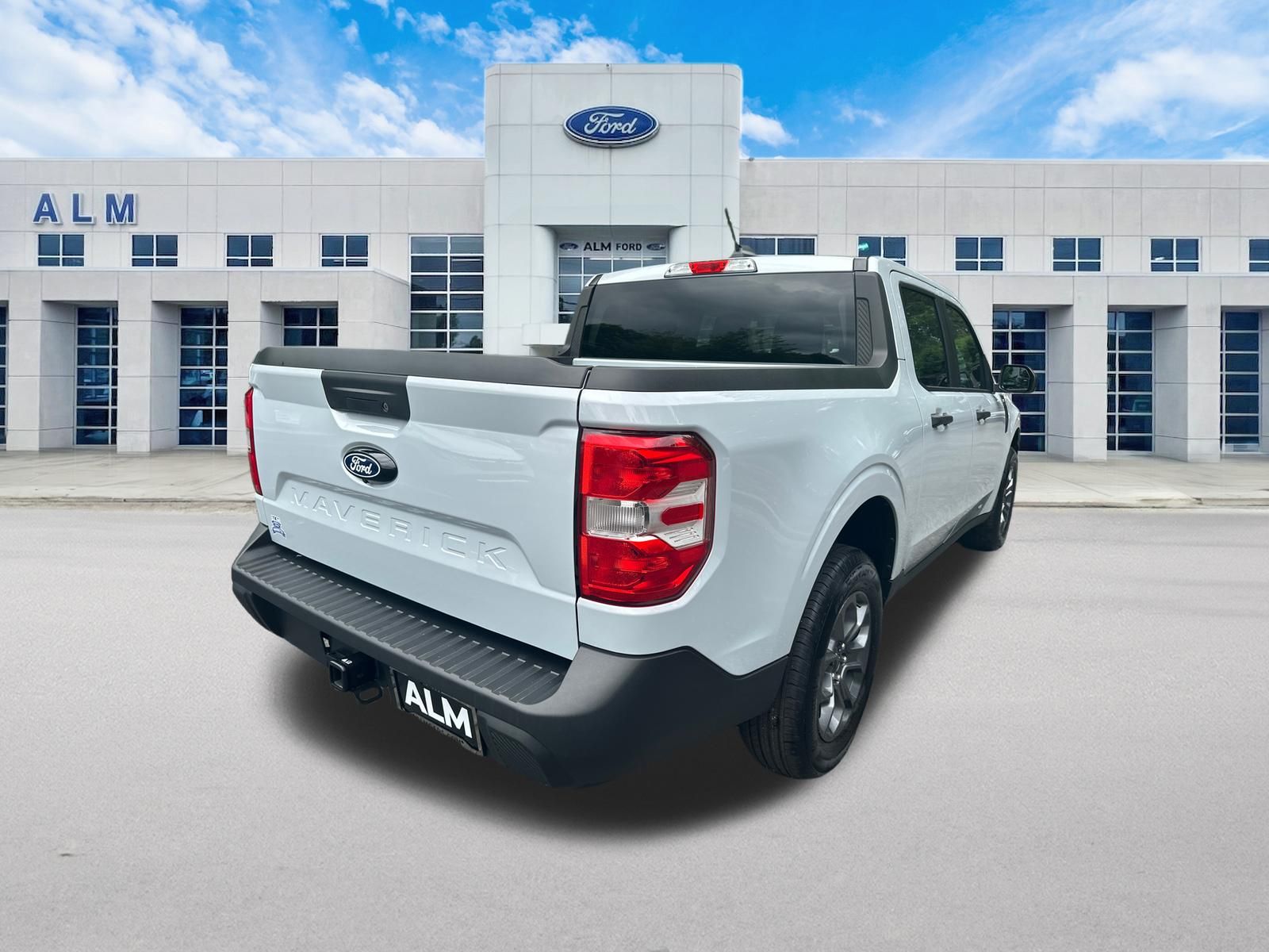 New 2026 Space White Metallic Ford XLT image 6