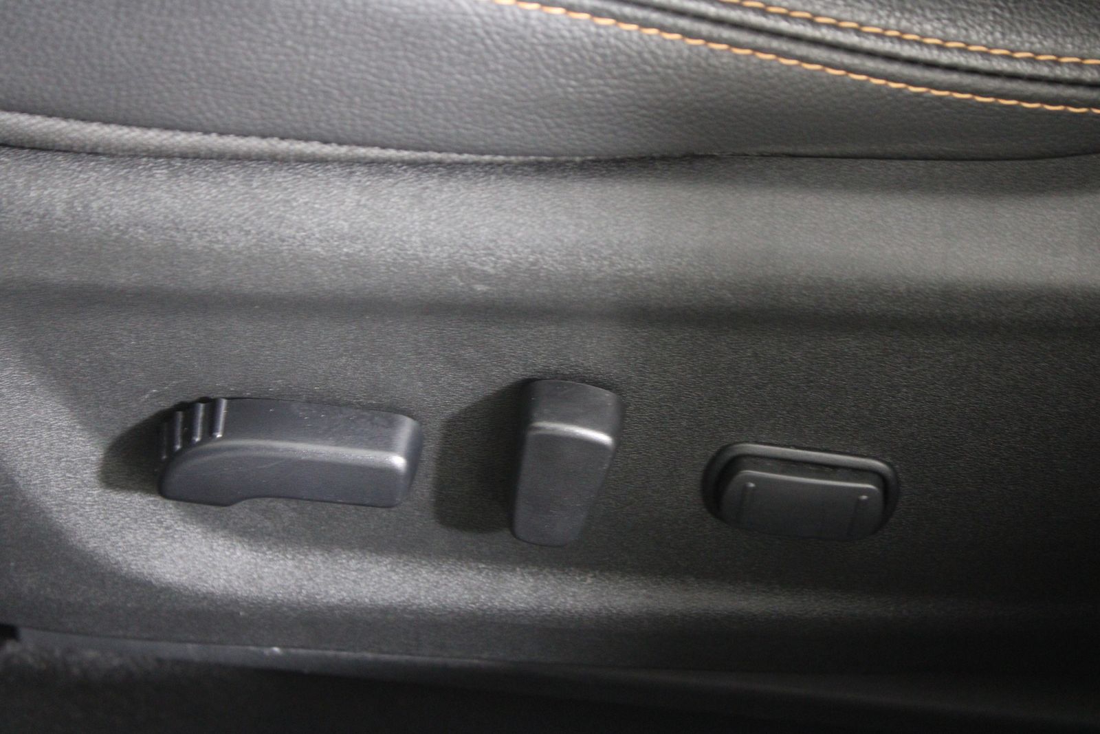 Used 2022 White Nissan 2.0 SR image 17