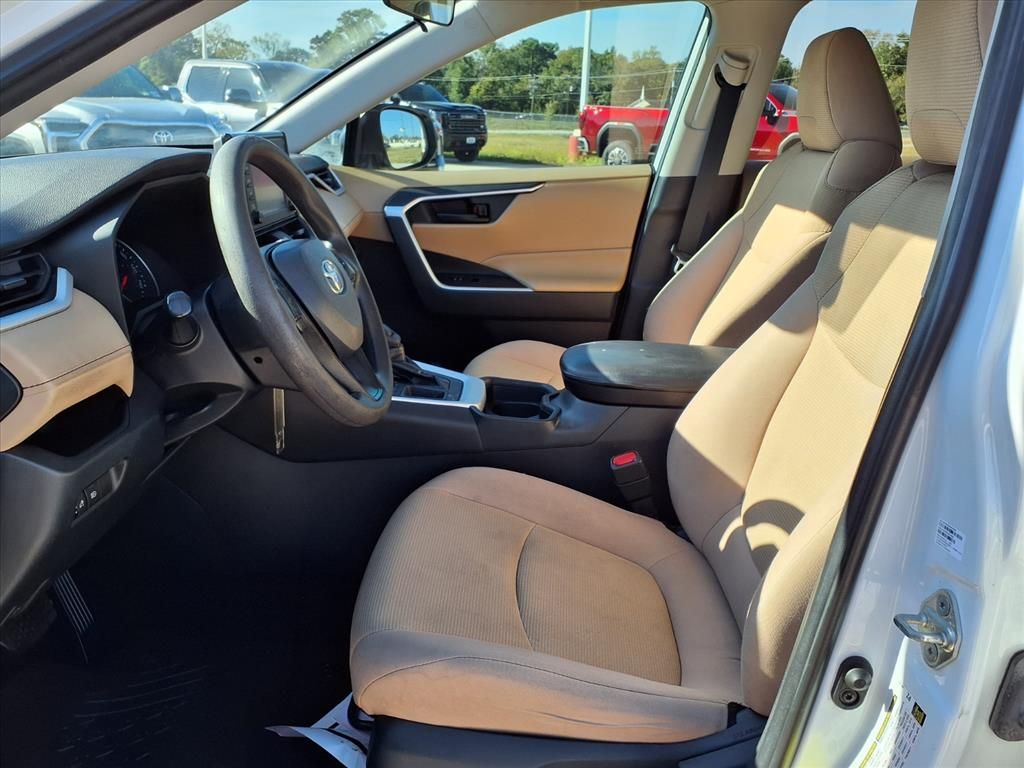 2019 Toyota RAV4 LE White at Emmons Autoplex