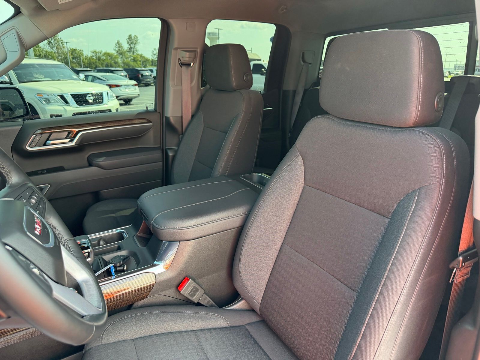 2025 GMC Sierra 1500 image 12