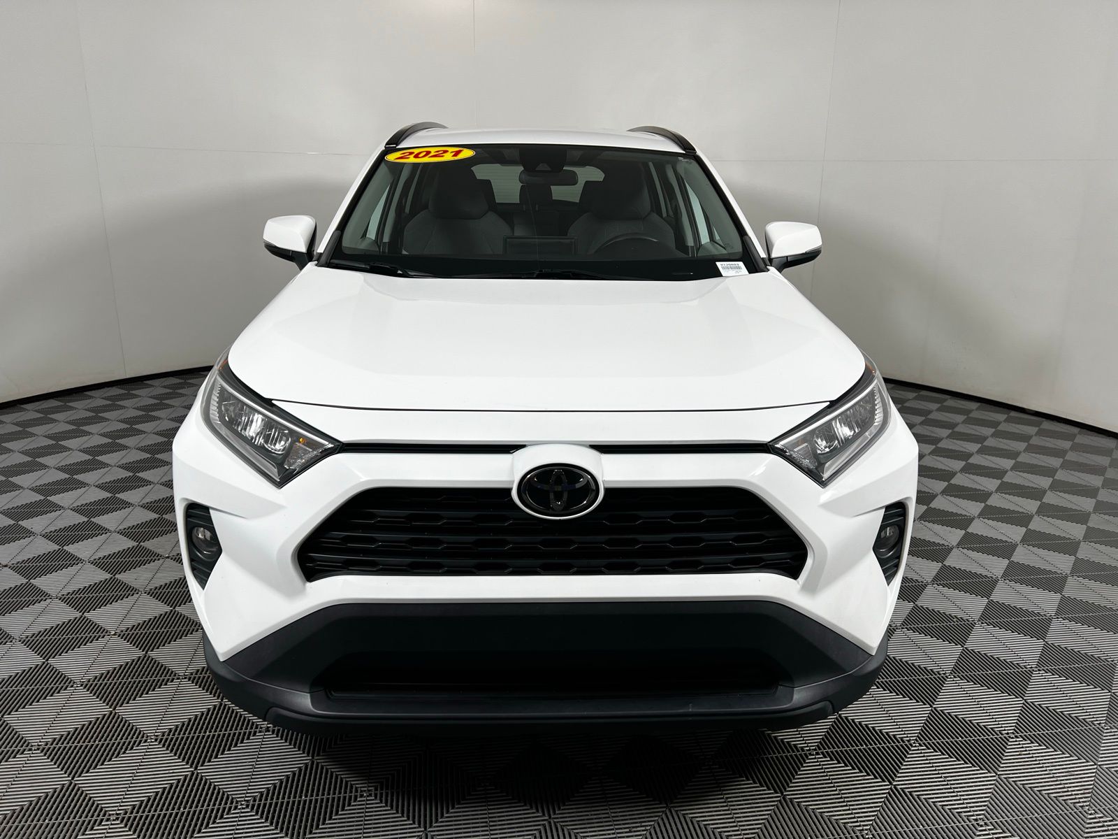 2021 Toyota RAV4 XLE 2