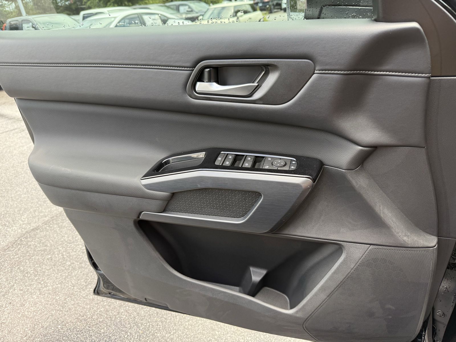 2025 Nissan Pathfinder SL photo 14