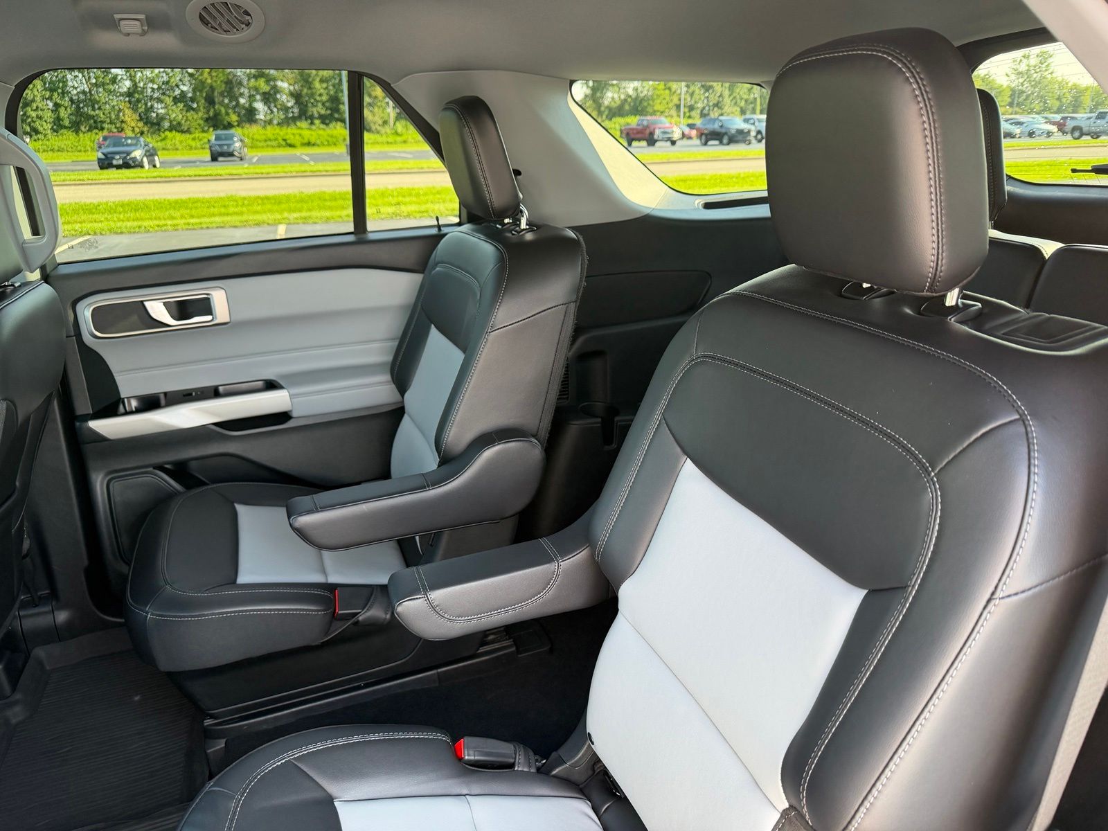 2024 Ford Explorer image 14