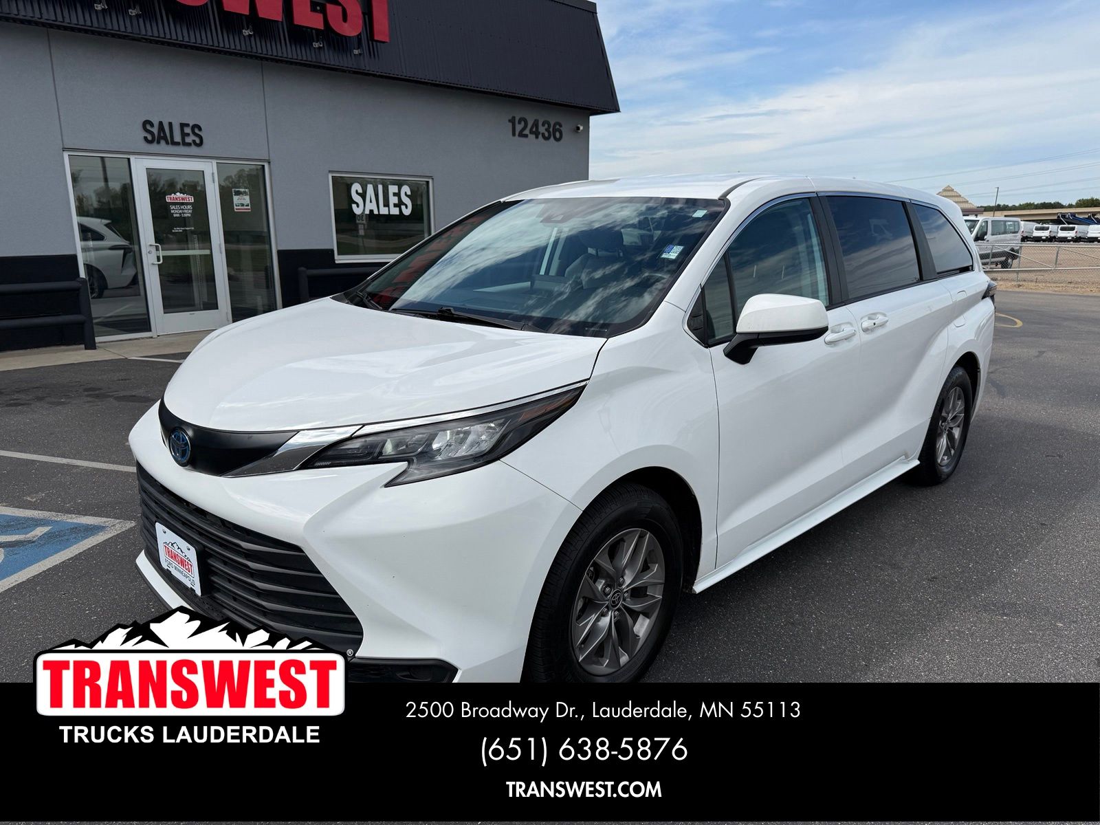 2024 Toyota Sienna LE 8-Passenger AWD    