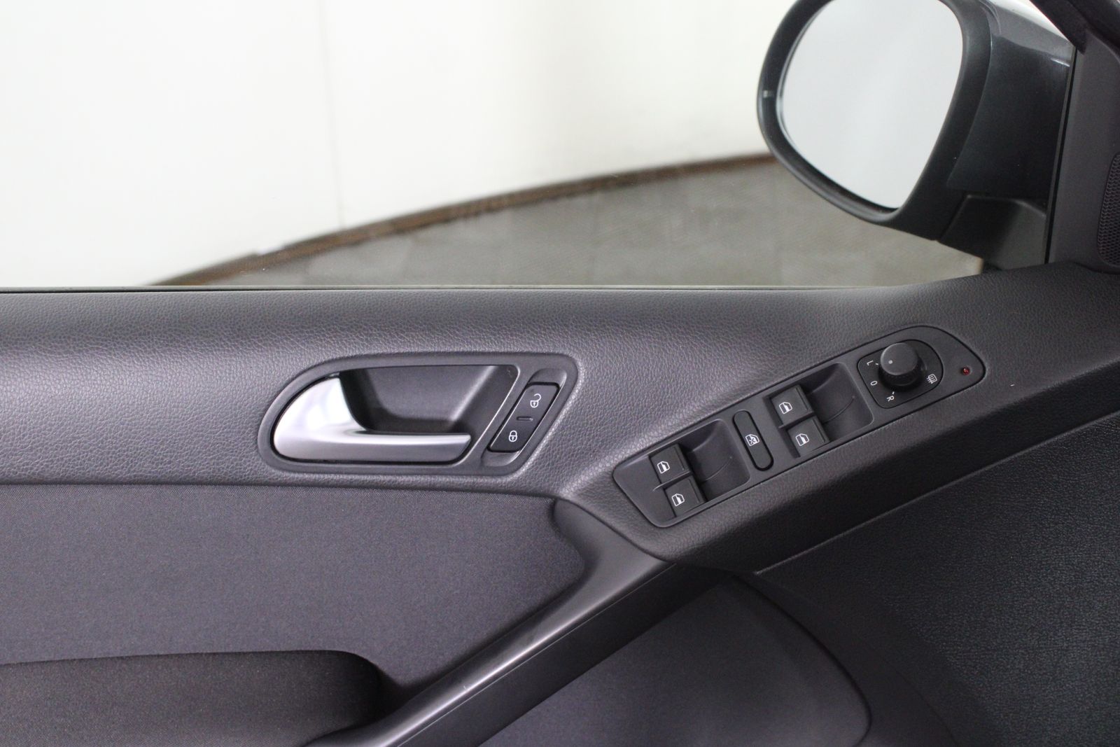 Used 2015 Gray Volkswagen S image 7