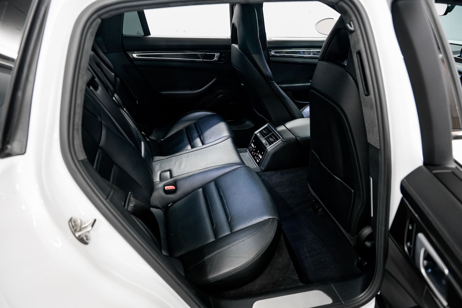 2018 Porsche Panamera Sport Turismo Turbo — photo 30