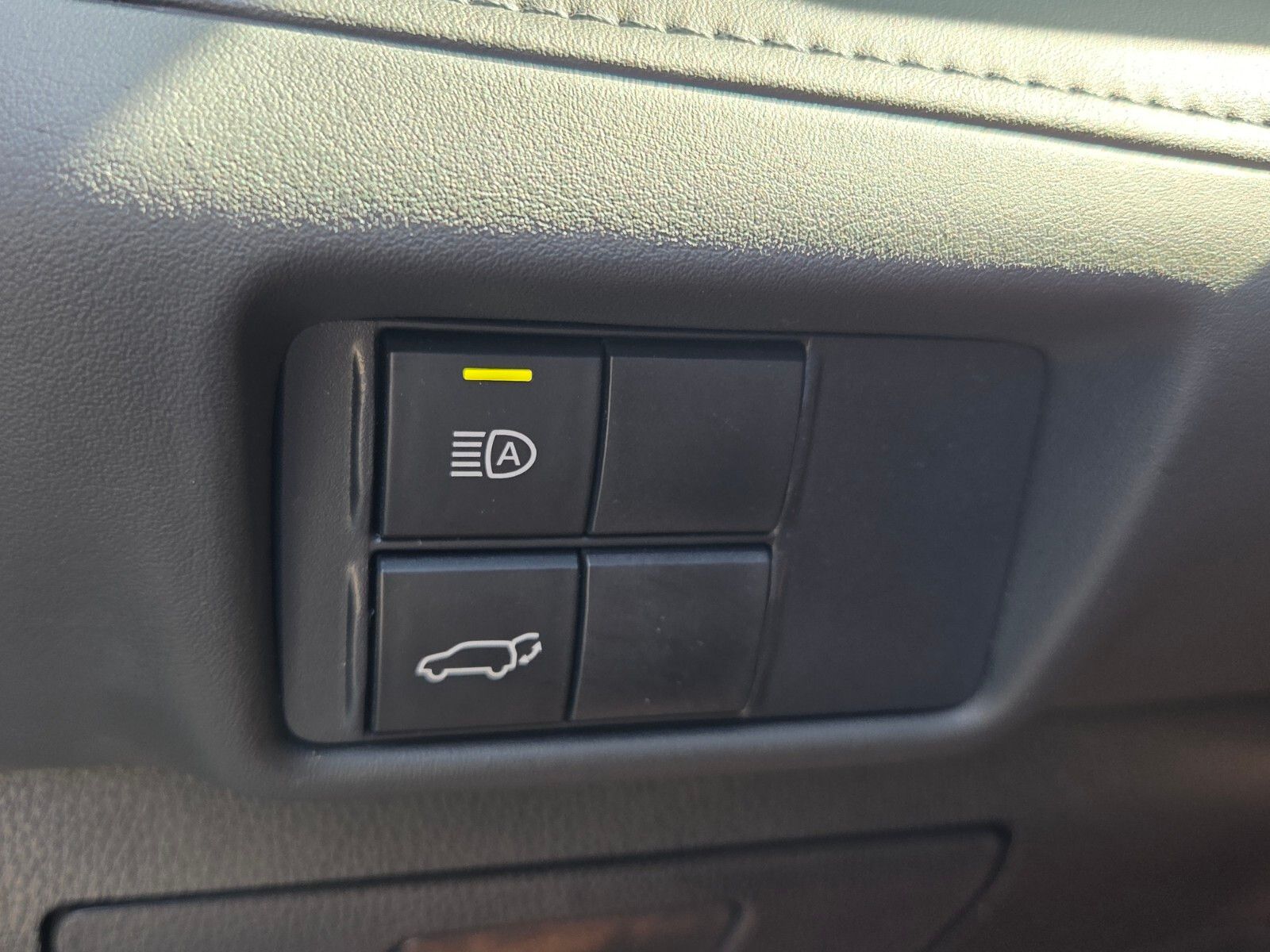 Used 2021 White Toyota LE image 30