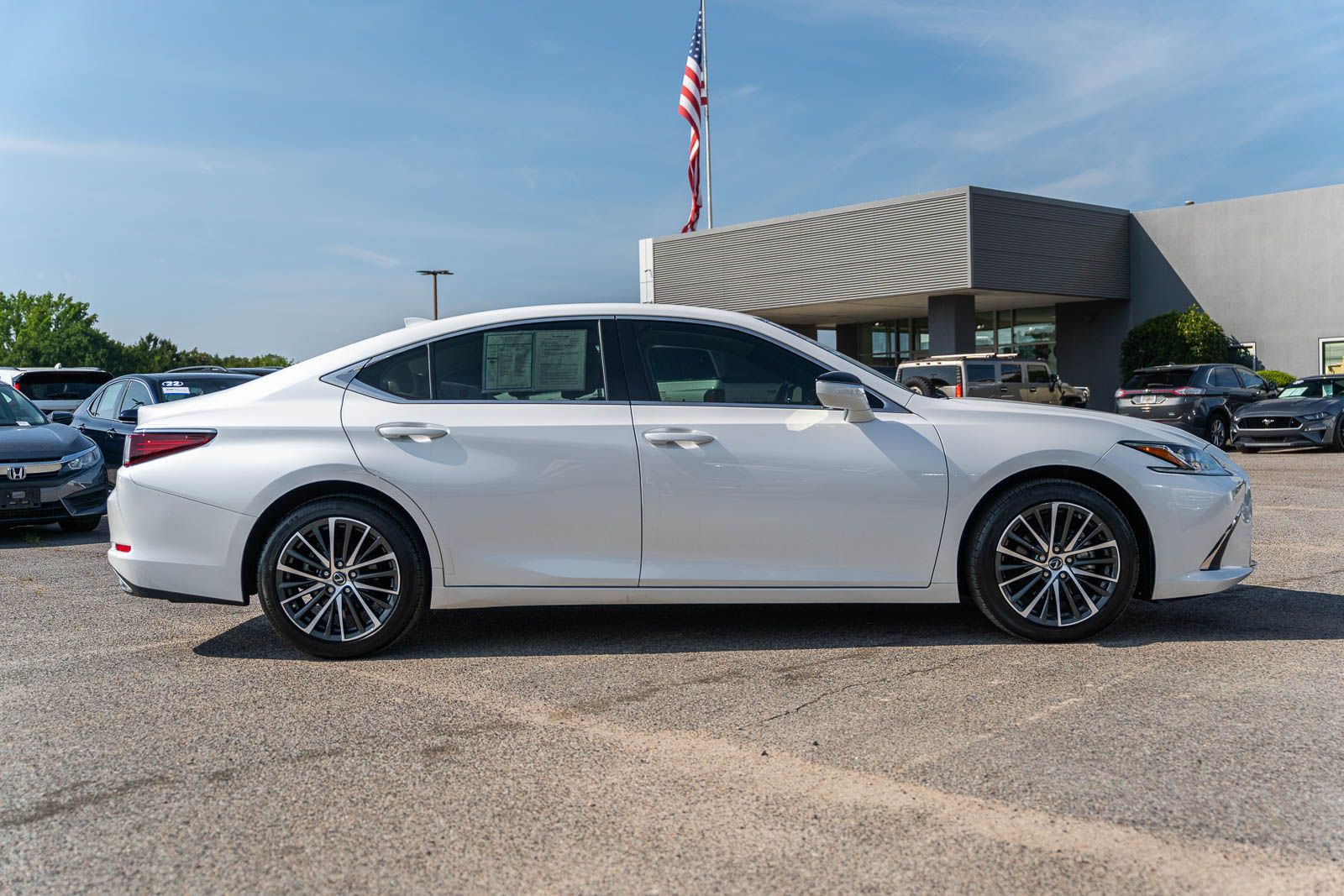 Used 2025 Lexus ES Sedan