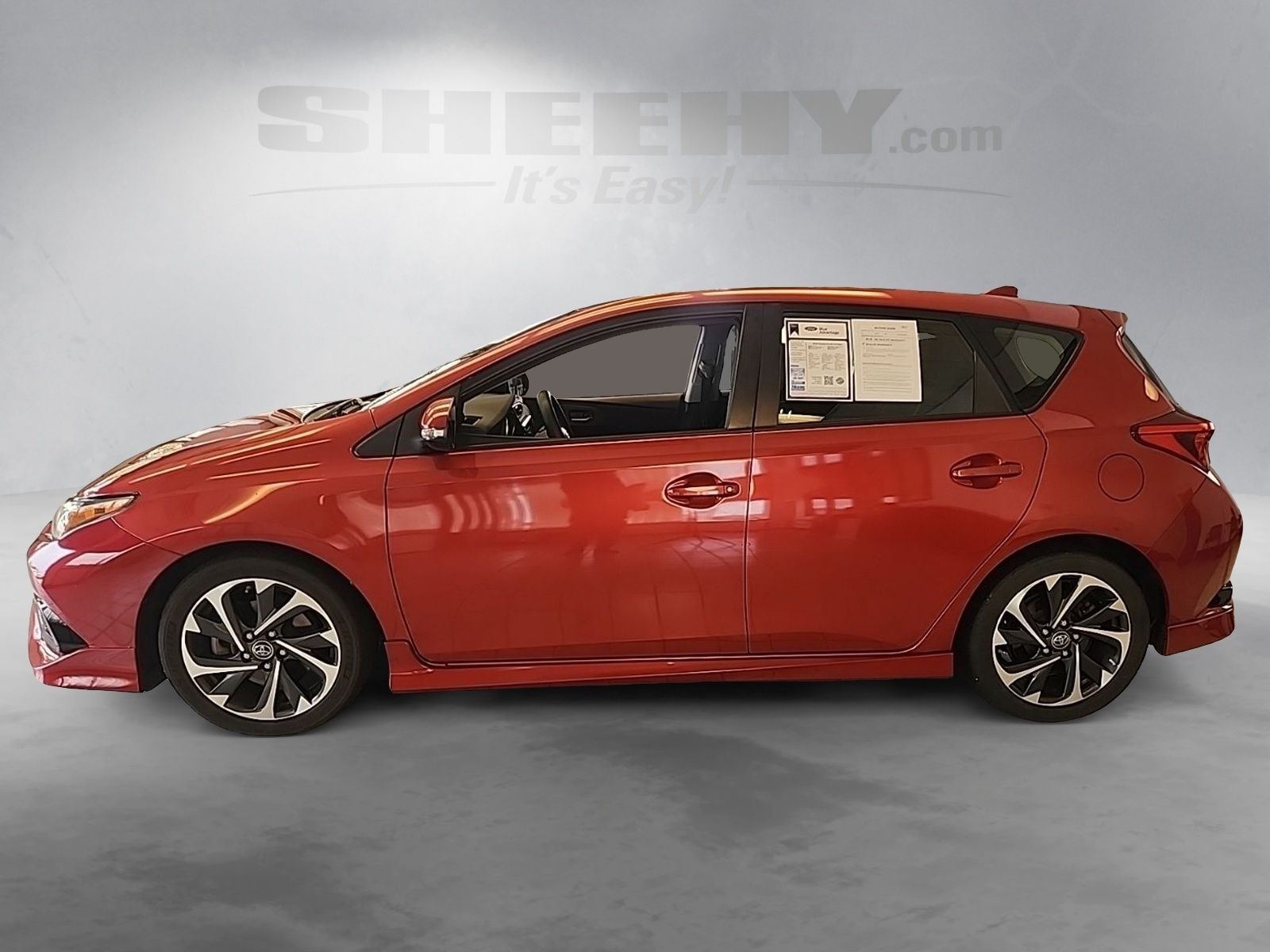 Used 2018 Barcelona Red Metallic Toyota Base image 16