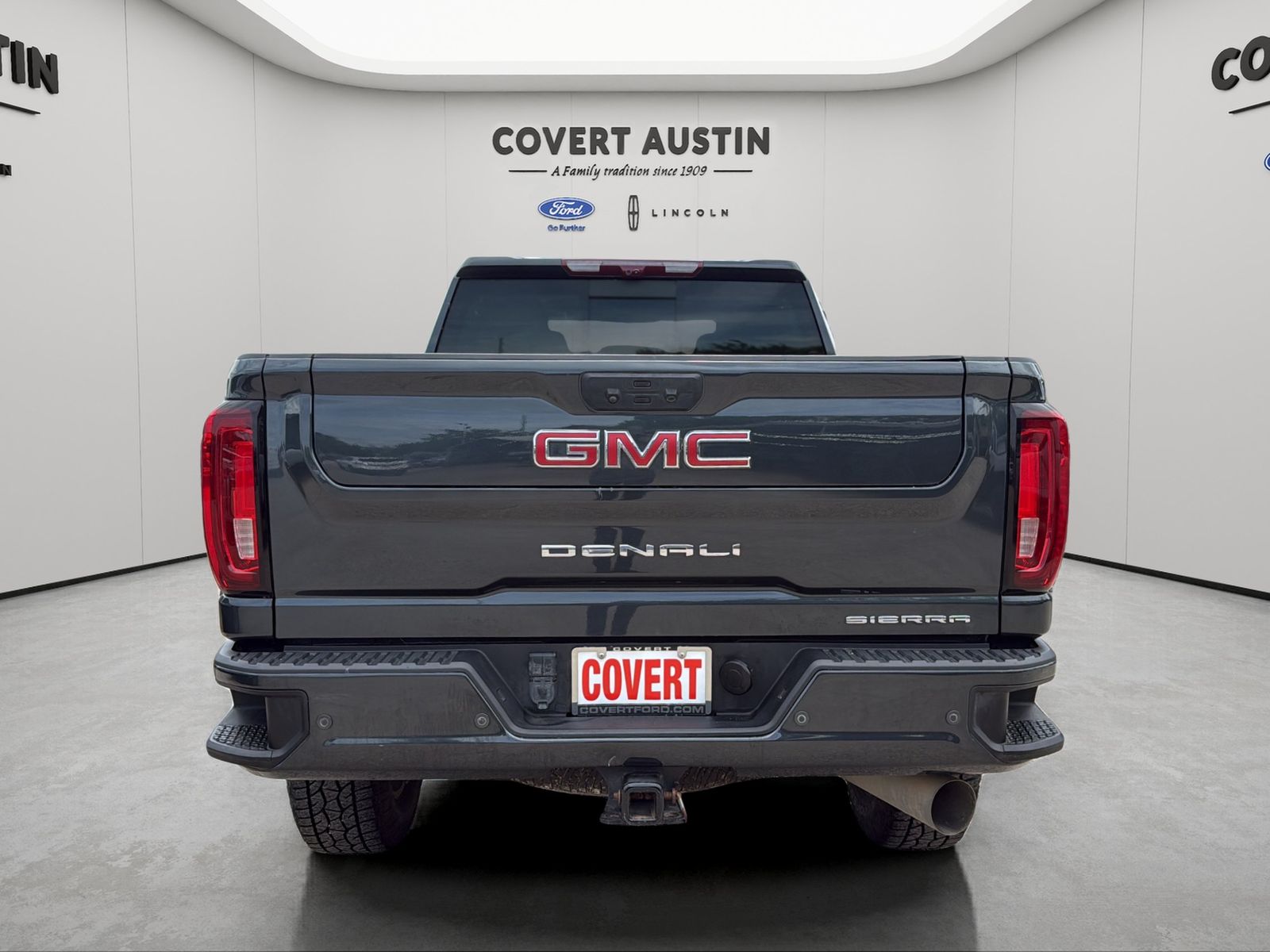 Used 2023 Green GMC Denali image 4
