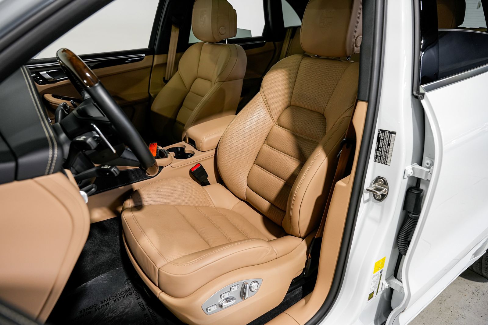 2023 Porsche Macan S — photo 19