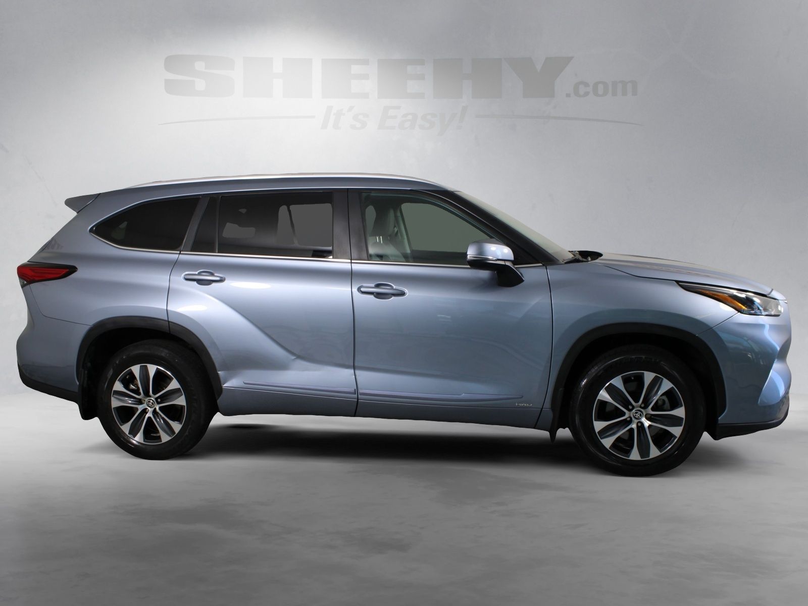 Used 2023  Toyota XLE image 10