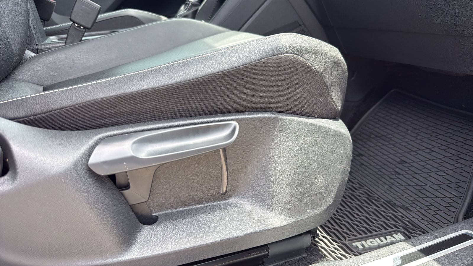Used Car 2023 Volkswagen Tiguan  2.0t Se R-line Black For Sale Under $25,000 In Austin, Texas