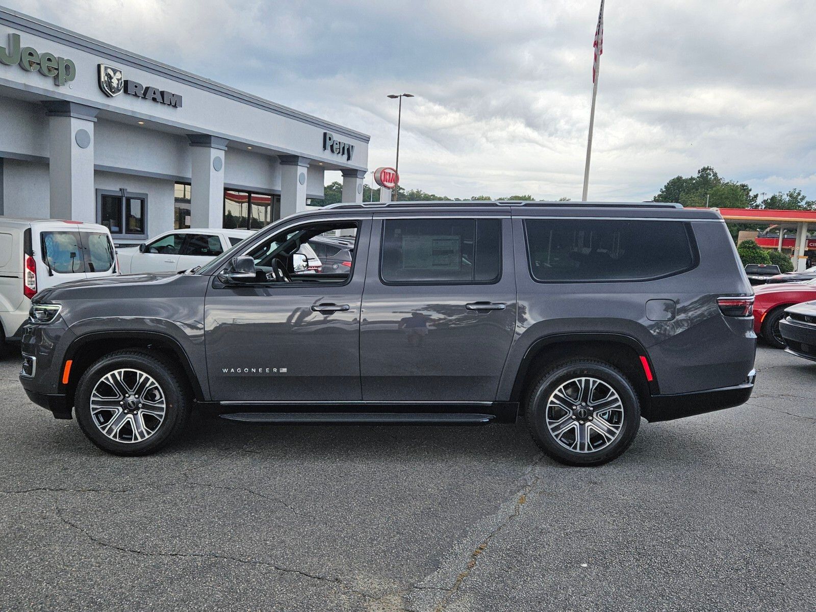 2025 Jeep Wagoneer L Base photo 2