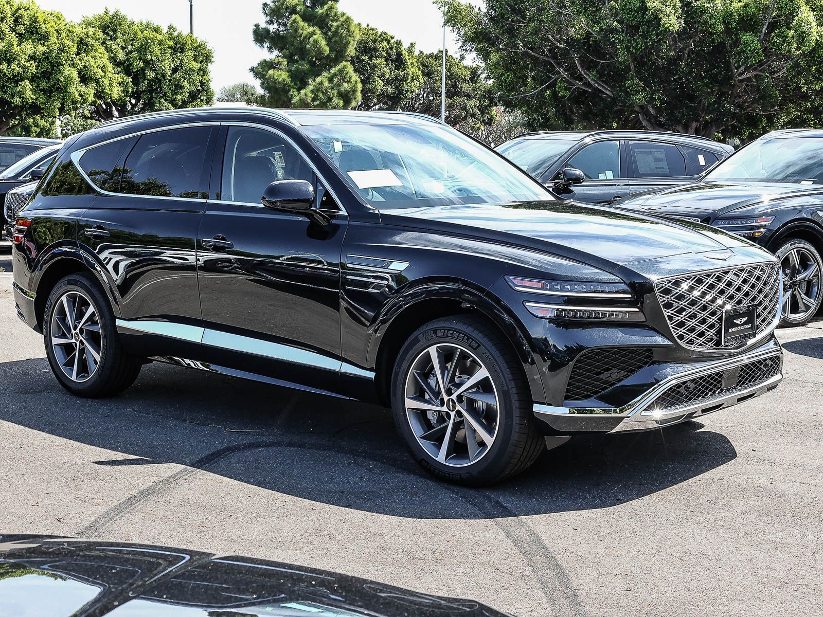 View vehicle photo 3