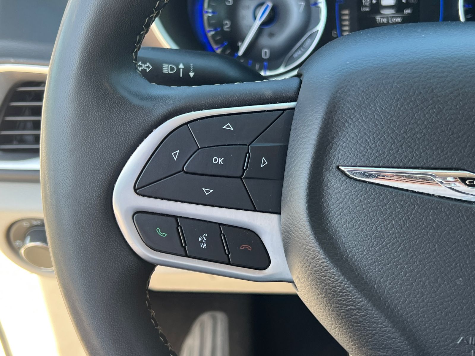 Used 2022 White Chrysler LX image 24
