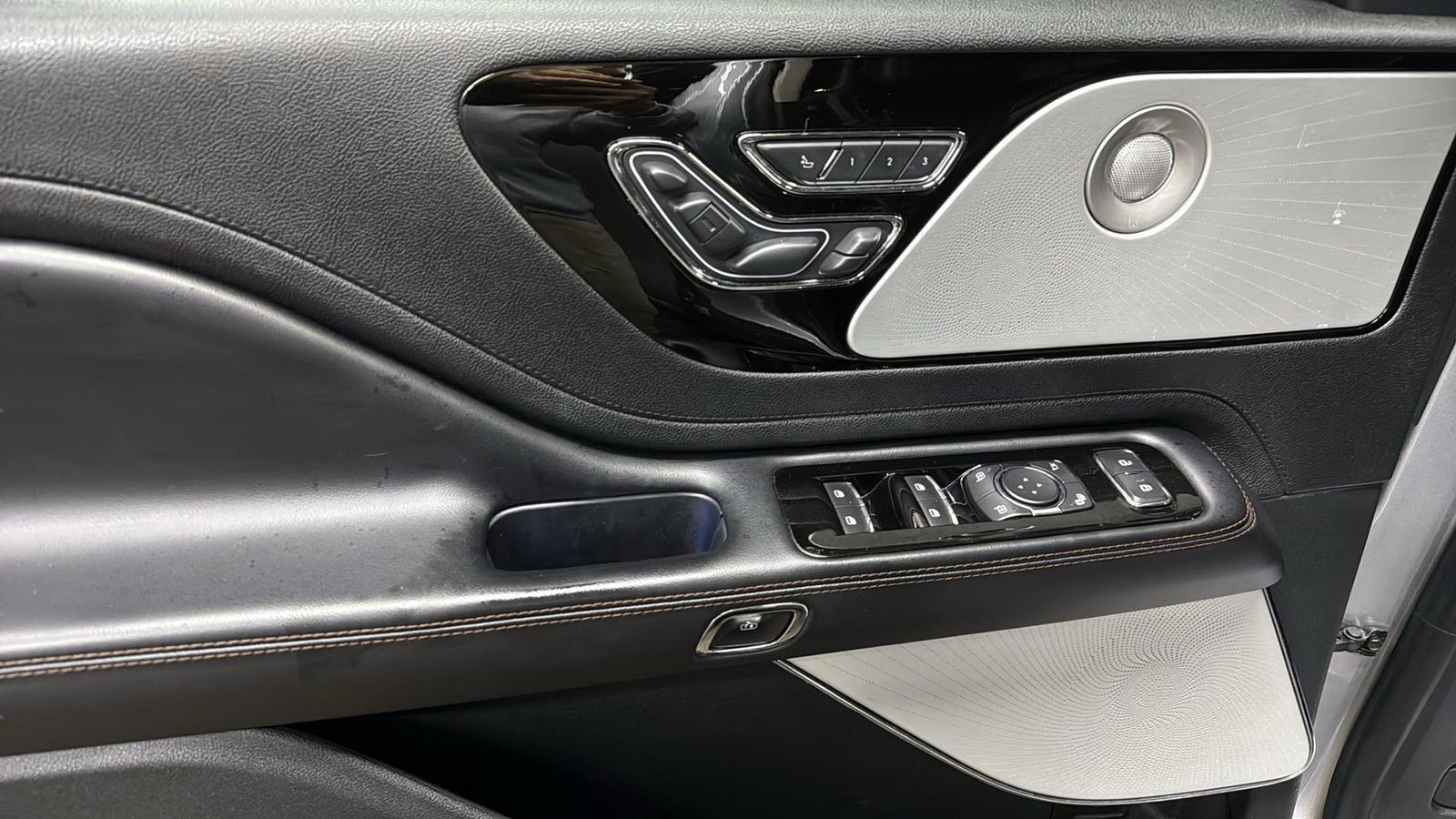 Used Car 2021 Lincoln Aviator  Reserve For Sale Under $30,000 In Austin, Texas