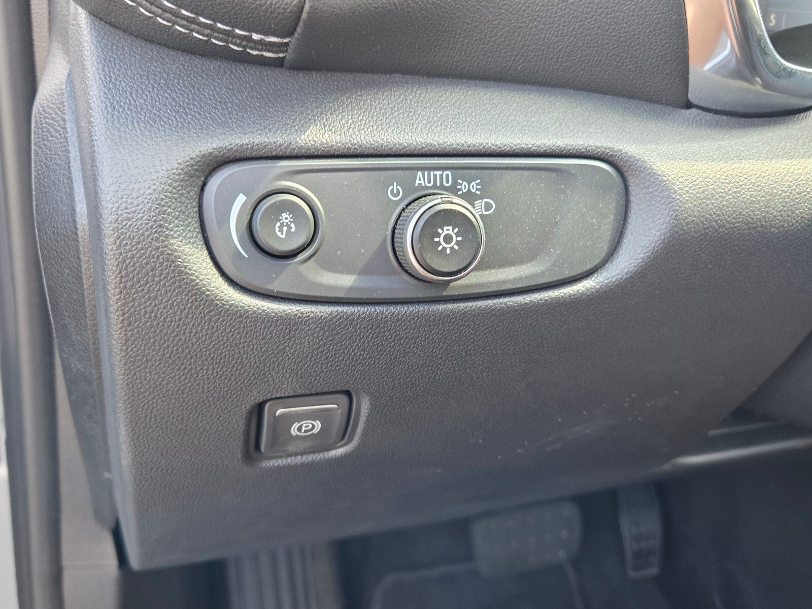 Used 2025 Gray Chevrolet LT image 26