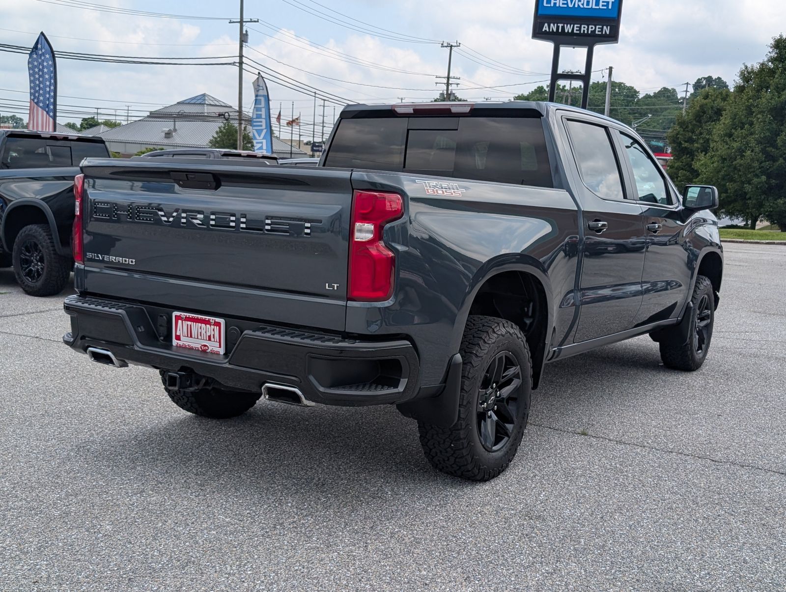 View vehicle photo 3