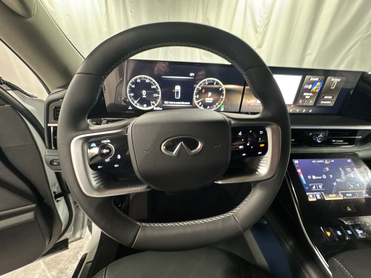 2025 Infiniti QX80 Luxe photo 18