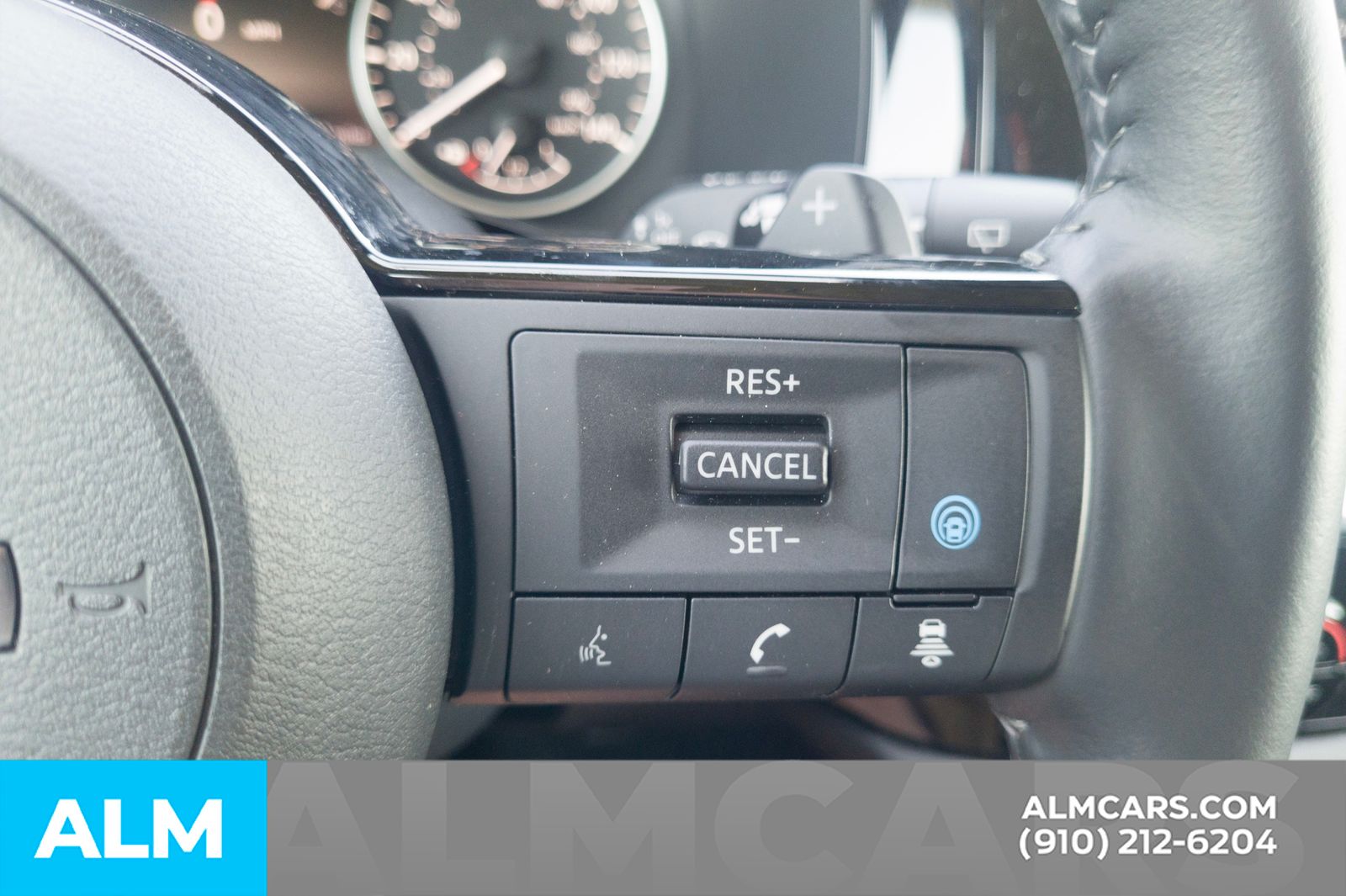 Used 2025 Super Black Nissan SL image 11