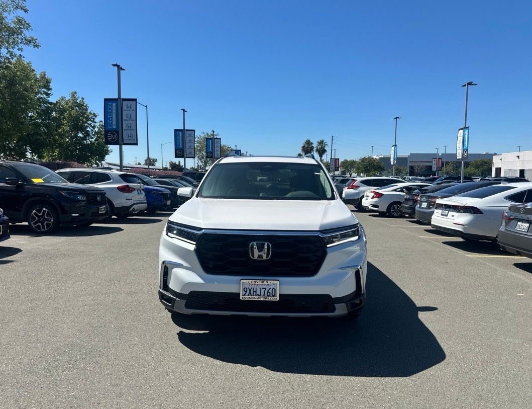 Platinum White Pearl 2025 Honda Pilot Touring FWD SUV / Crossover Front-Wheel Drive Automatic