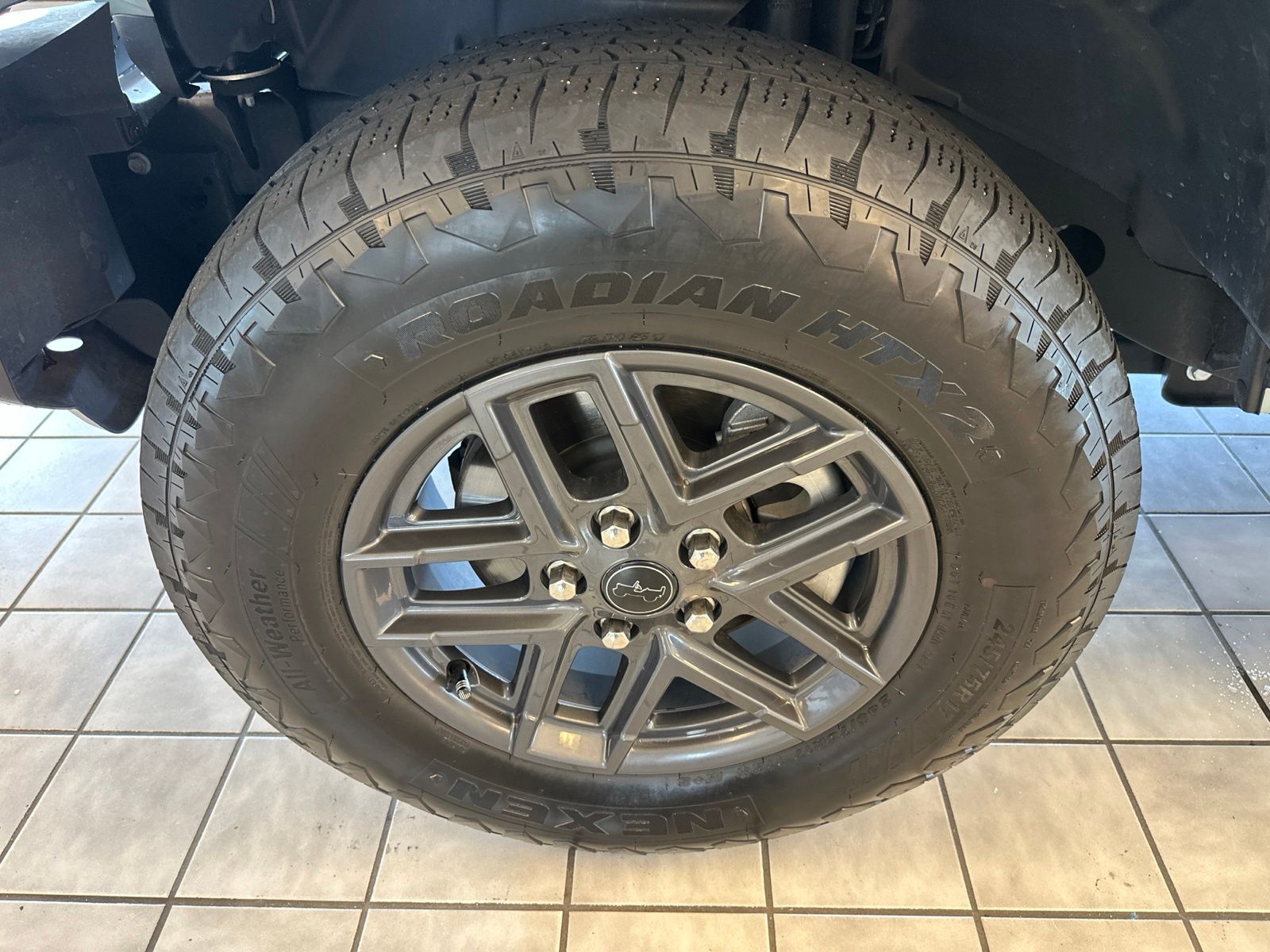 Used 2024 Earl Clearcoat Jeep Sport S image 25