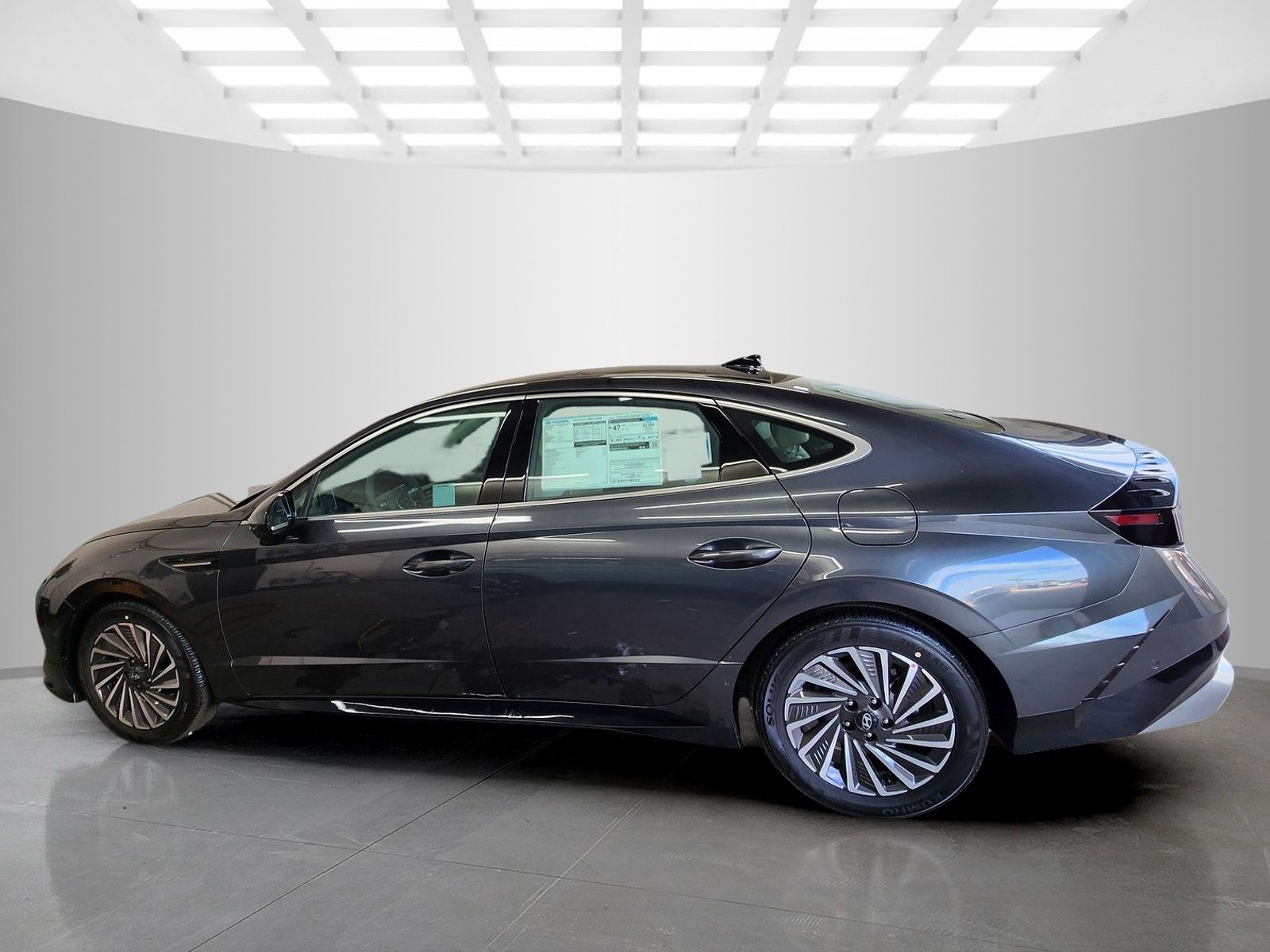 View vehicle photo 4