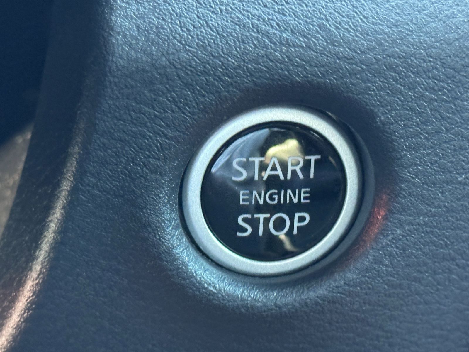 2025 Nissan Frontier PRO-4X photo 4