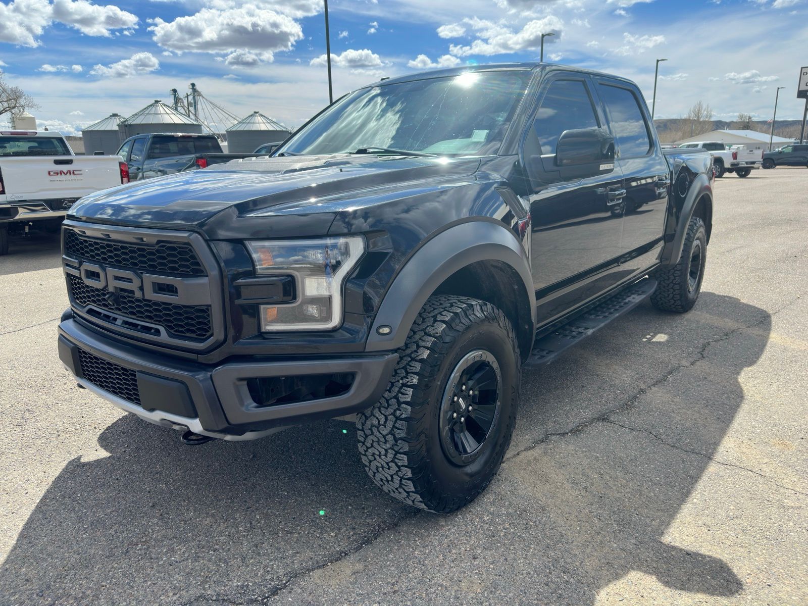 View vehicle photo 3