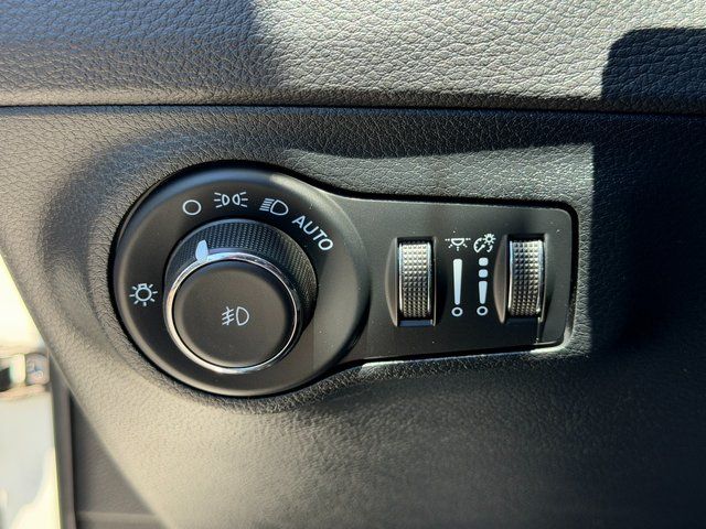 Used 2021 White Clearcoat Jeep Latitude image 23