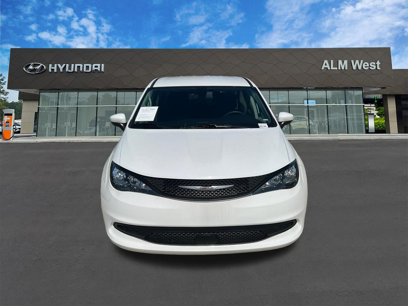 Used 2022 White Chrysler LX image 2