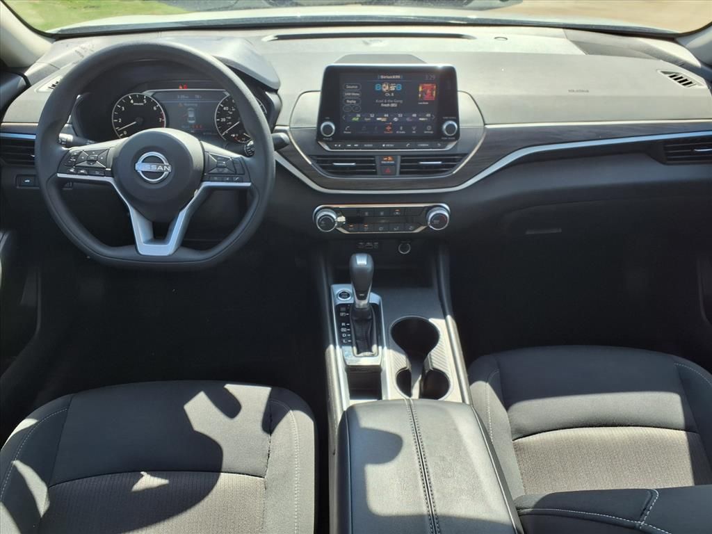 2025 Nissan Altima 2.5 SV - 10