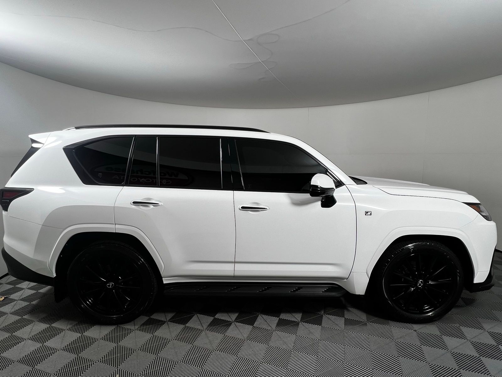 Thumbnail: 2024 Lexus LX - 4