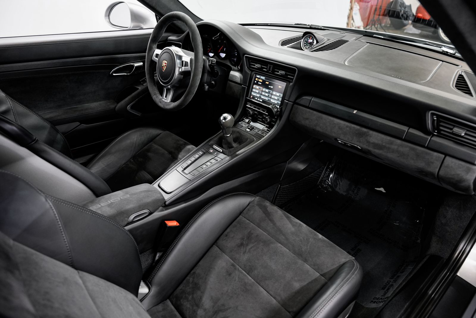 2015 Porsche 911 Carrera GTS — photo 30