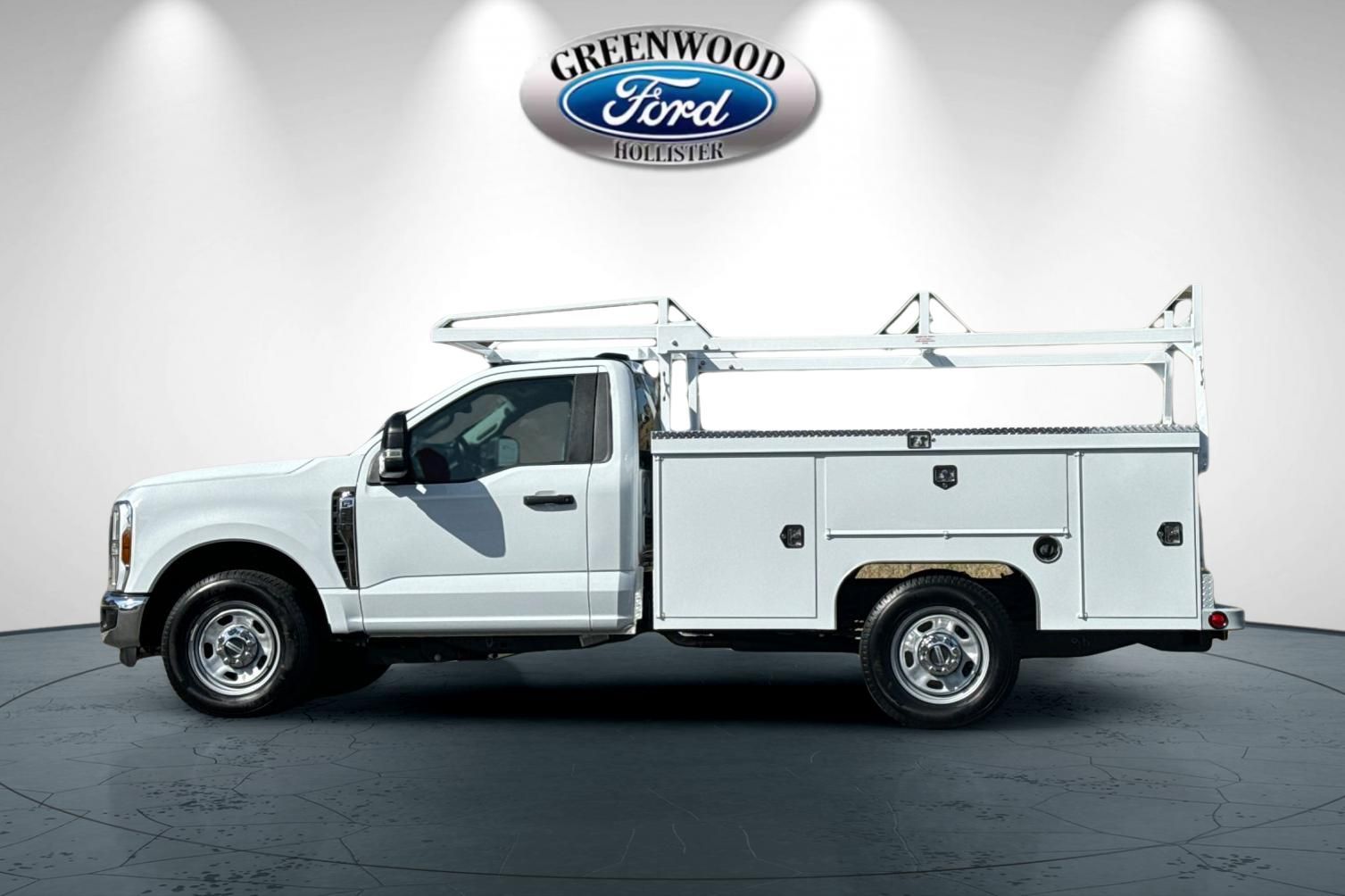 View vehicle photo 7