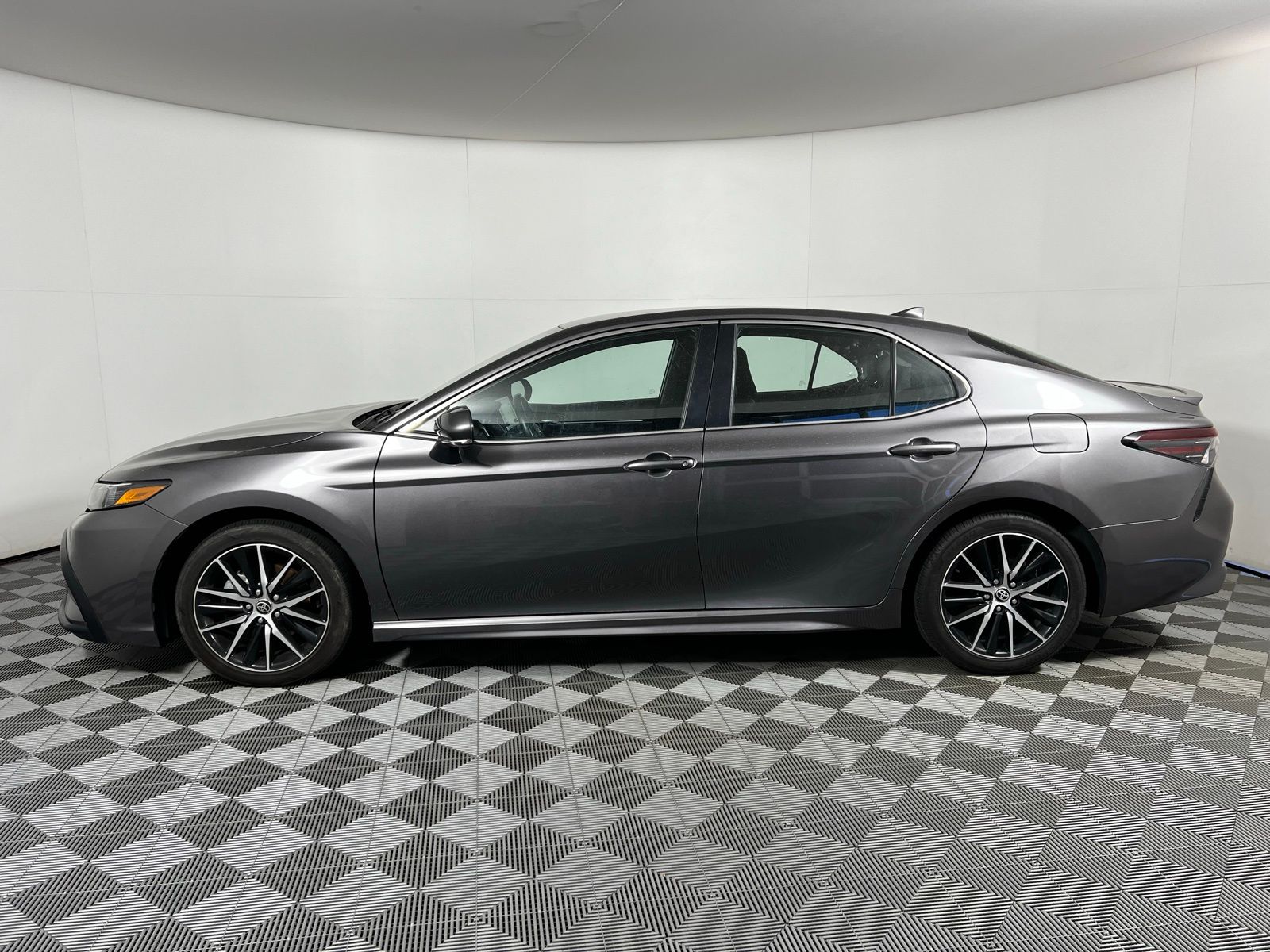 Thumbnail: 2020 Toyota Camry - 8